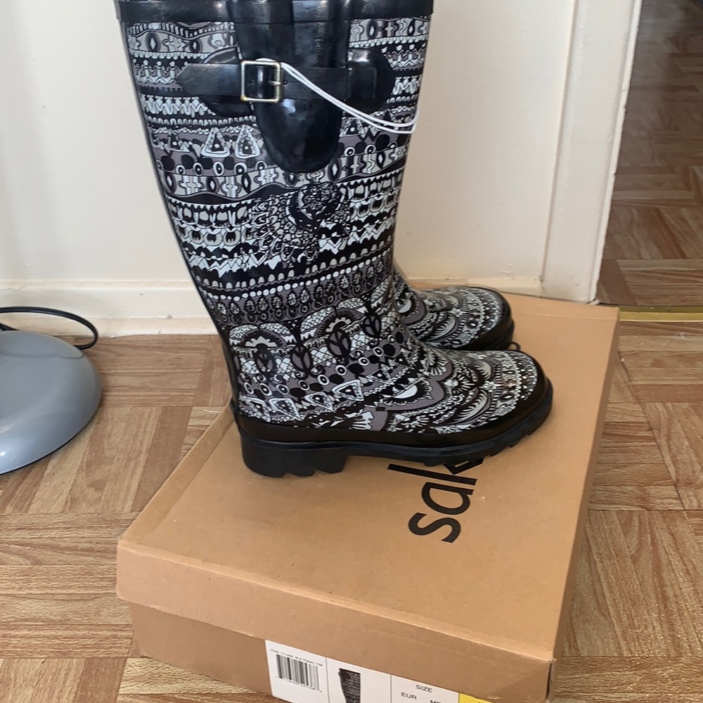 Brand new rain boots!!